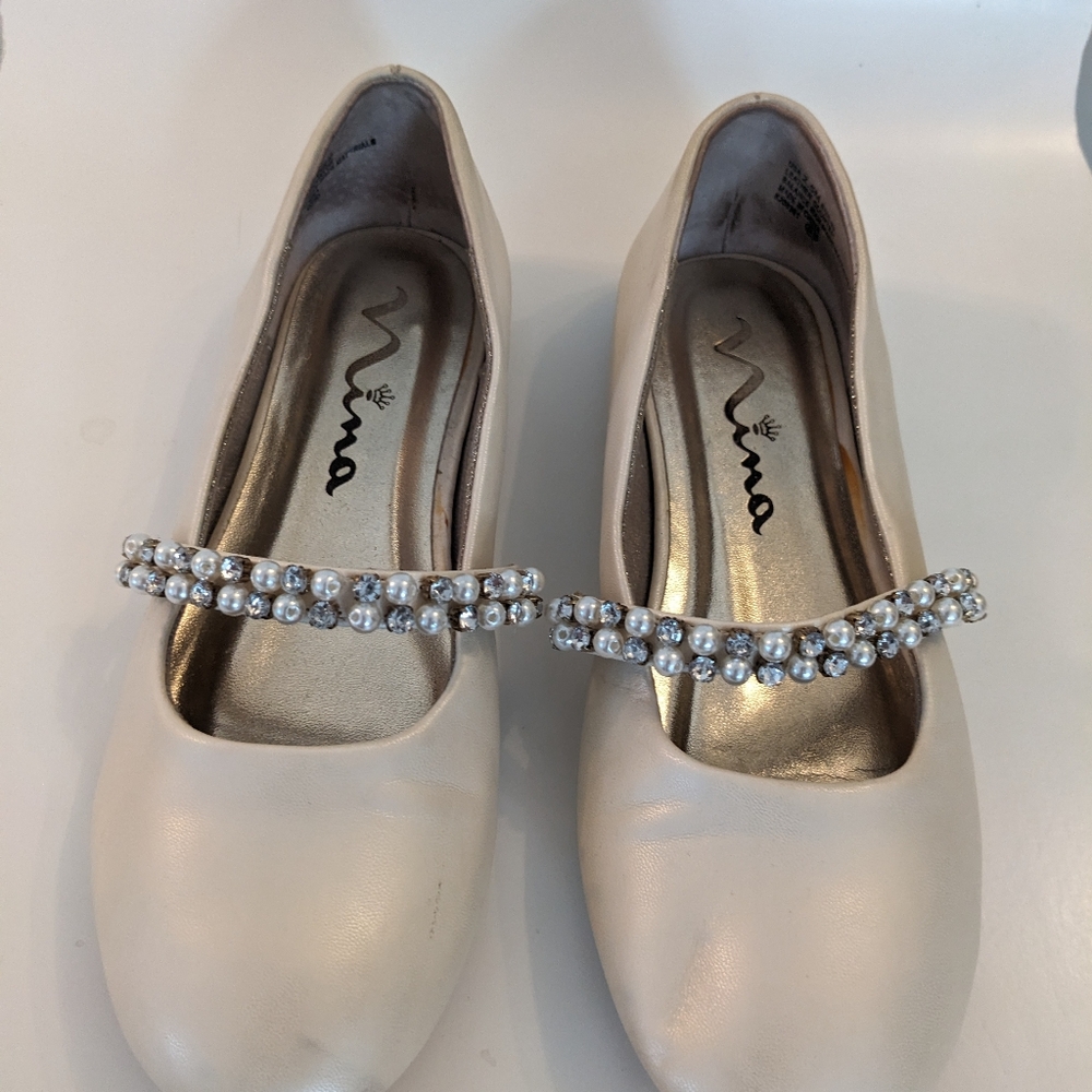 Nina girls Mary Jane dress shoes w/ pearl and rhinestone embellishments, sz 2.5